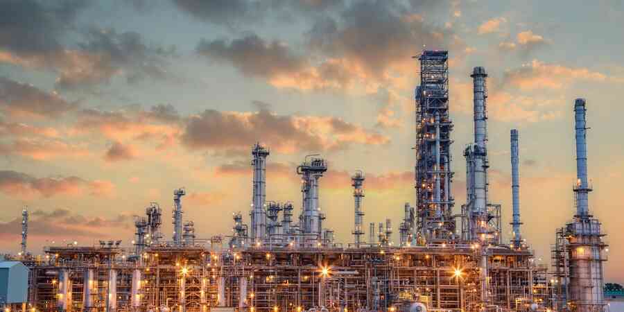 Natural gas refinery